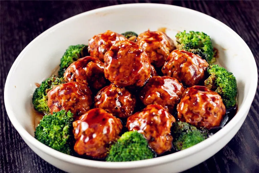 Braised Pork Ball in Brown Sauce, 红烧狮子头 (hóng shāo shī zi tóu)