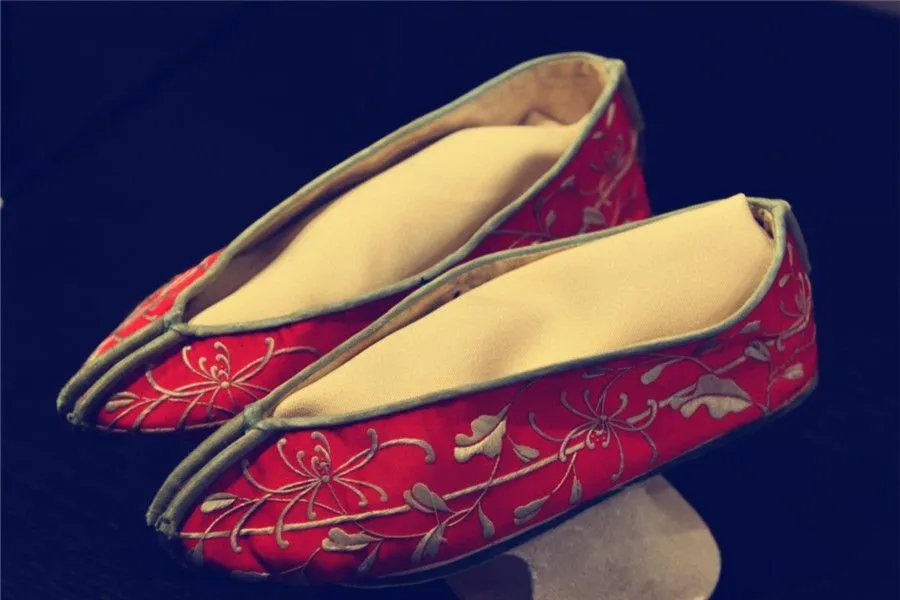 Chinese Dress and culture -   - About the “Foot”