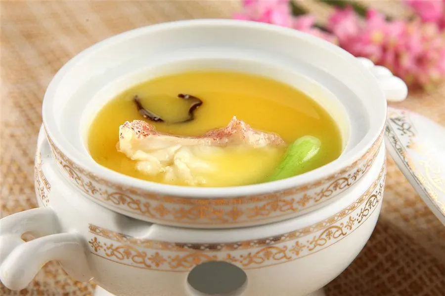 Famous Cantonese cuisine - Long-boiled soup