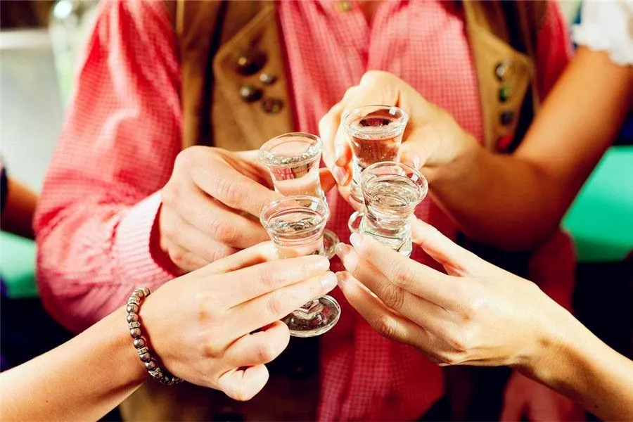 Chinese Liquor Baijiu - Baijiu Drinking Manners