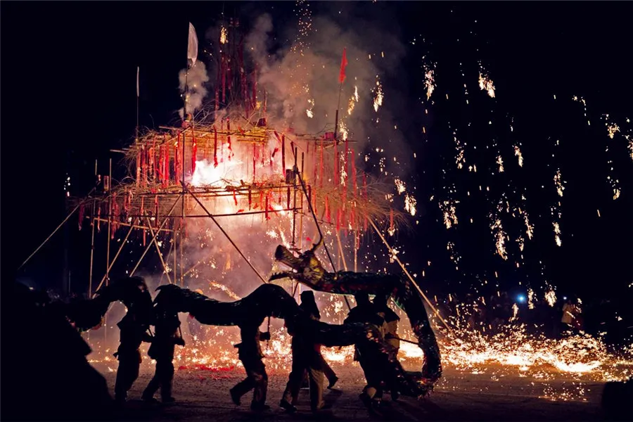 China's Carnival - dragon fire - the Lantern Festivals