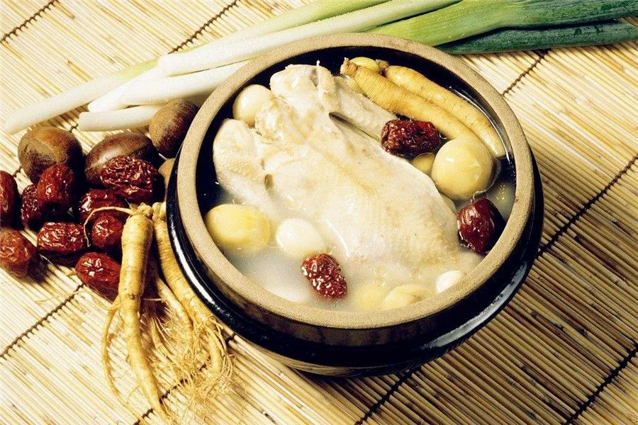 Ginseng Steamed Chicken in Clay Pot