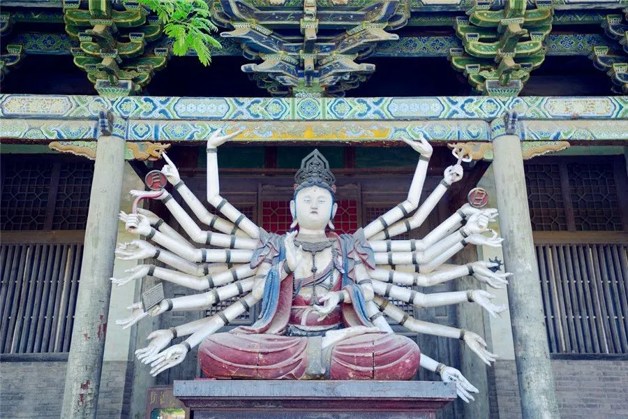 Ming-style painted sculptures at Shuanglin Temple