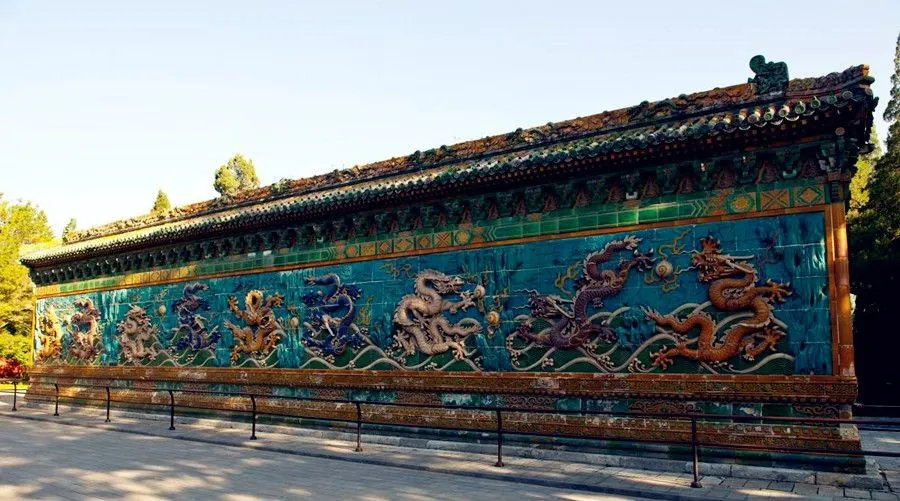 Nine-dragon patterns of imperial gardens