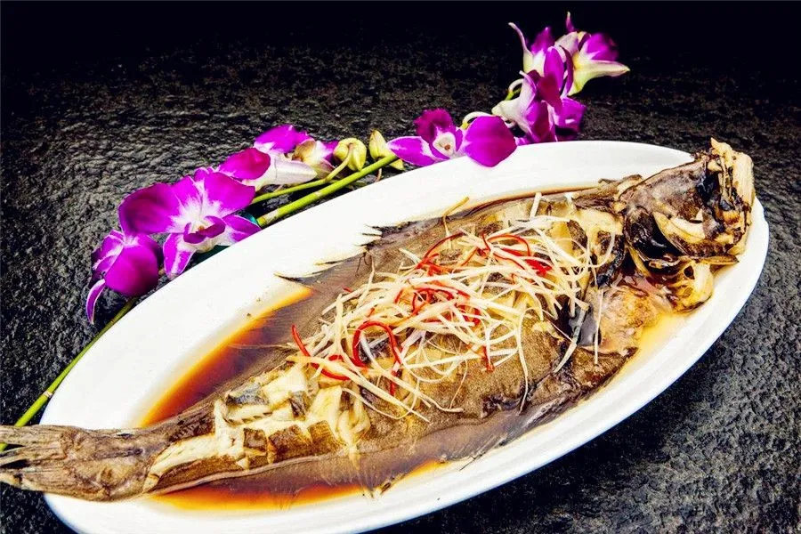 Ningxia Cuisine - Steamed Pigeon-shaped Fish in Clear Soup