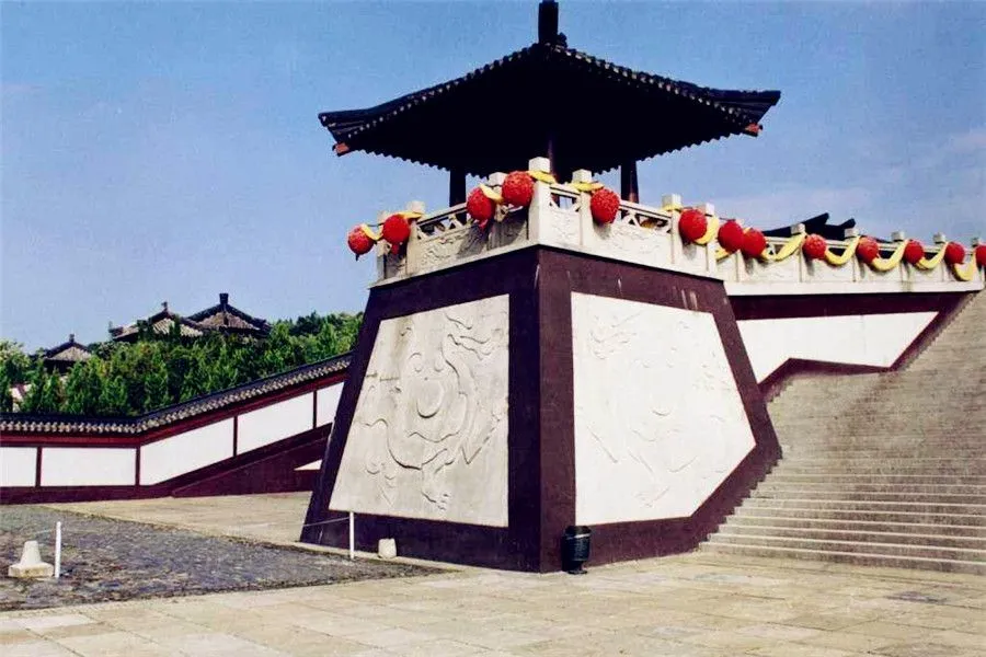 Relief sculptures on Que from the Eastern Han Dynasty