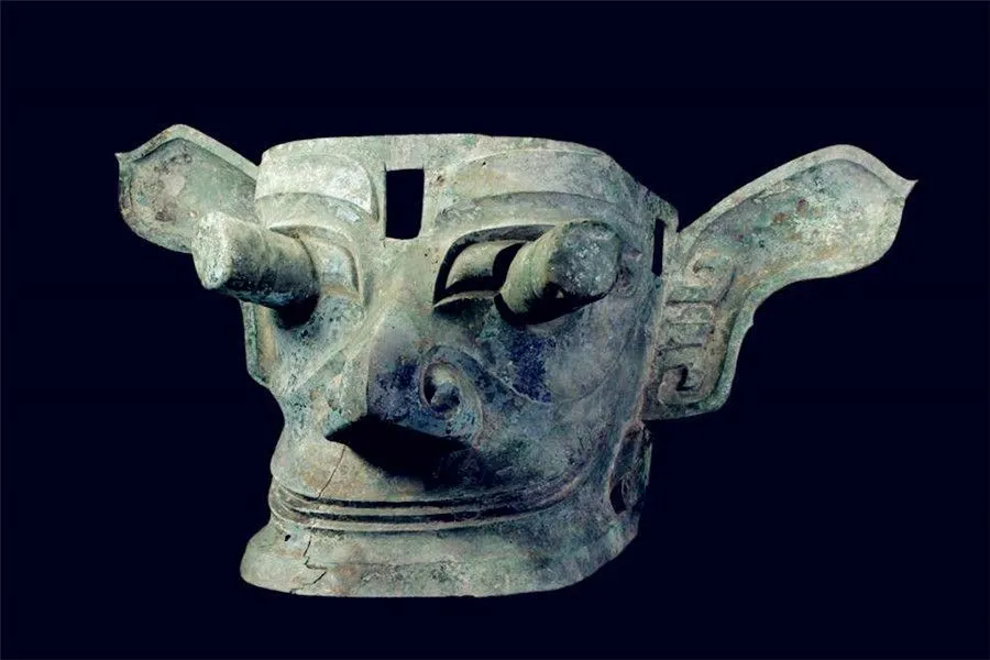 Sanxingdui - Ancient Shu Civilization - Large bronze masks with vertical eyes and straight ears