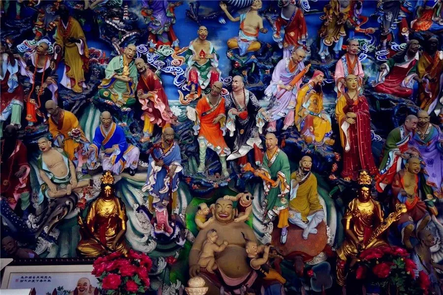 Statues of 500 Arhats at Qiongzhu Temple