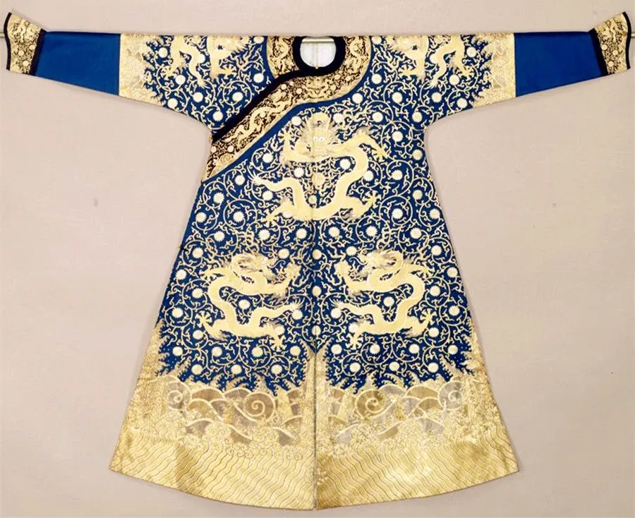 The Chongyang Festival+Hello+Royal Costumes with Chrysanthemum Designs