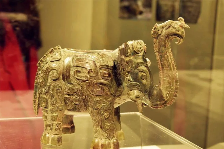 The Spring and Autumn Period and the Warring States Period—Slim and graceful luxury