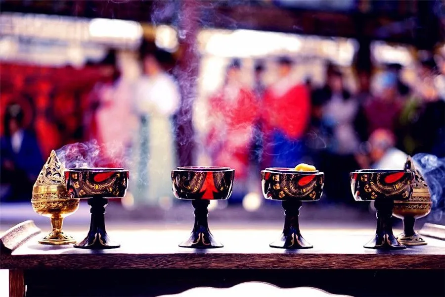 Wine Drinking Rituals and Customs - Wine and Holidays