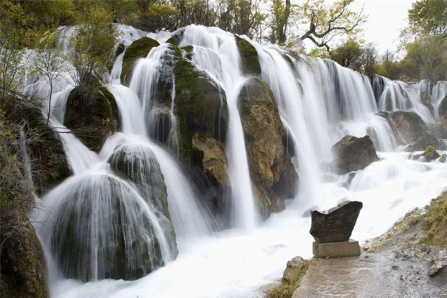 jiuzhaigou-the Shu Zheng watherFalls 